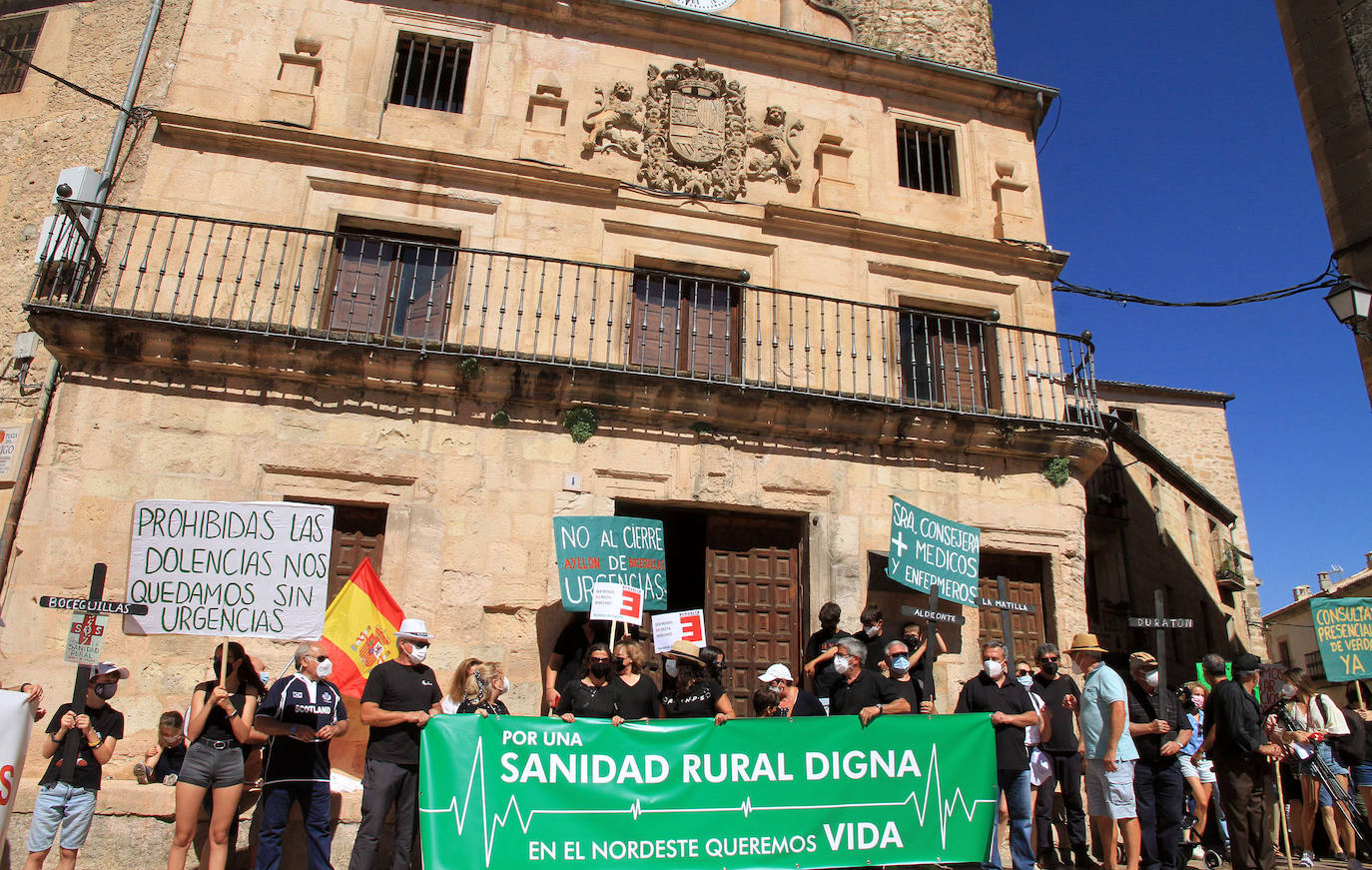 Manifestación este sábado en Sepúlveda en contra de los recortes sanitarios.