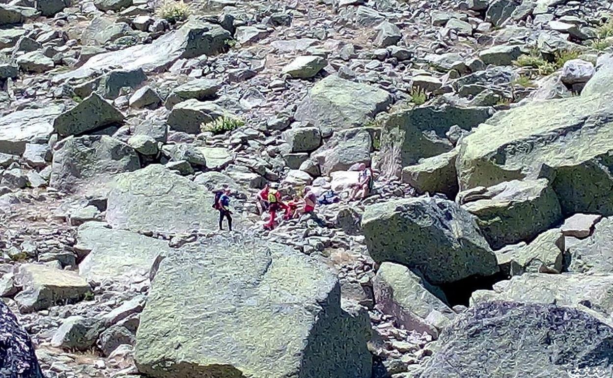 El equipo durante el rescate. 