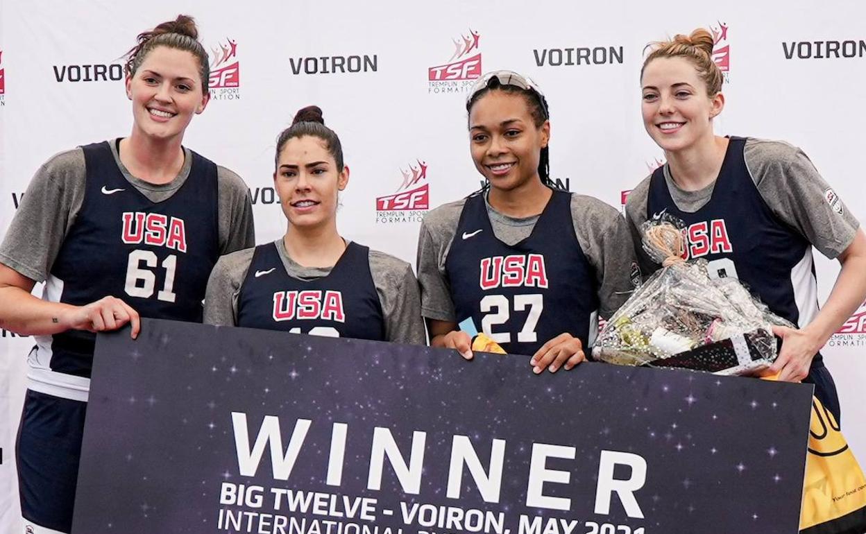 Katie Lou Samuelson, a la derecha con la selección de Estados Unidos. 