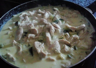 Imagen secundaria 1 - La receta: Pollo a la mostaza, calabacín y vino blanco