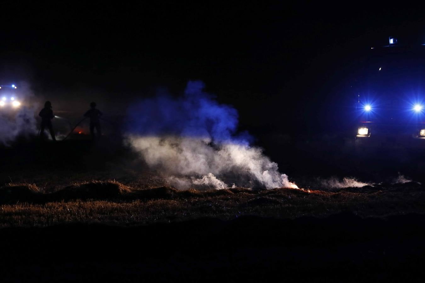 Fotos: Incendio de rastrojos en Canillas de Esgueva