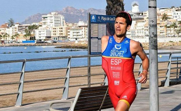 Alejandro Sánchez Palomero, durante una prueba de triatlón. 