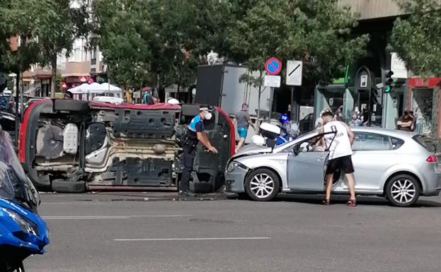 La Policía interviene tras el golpe en la calle Gondomar con Santa Clara, en La Rondilla.