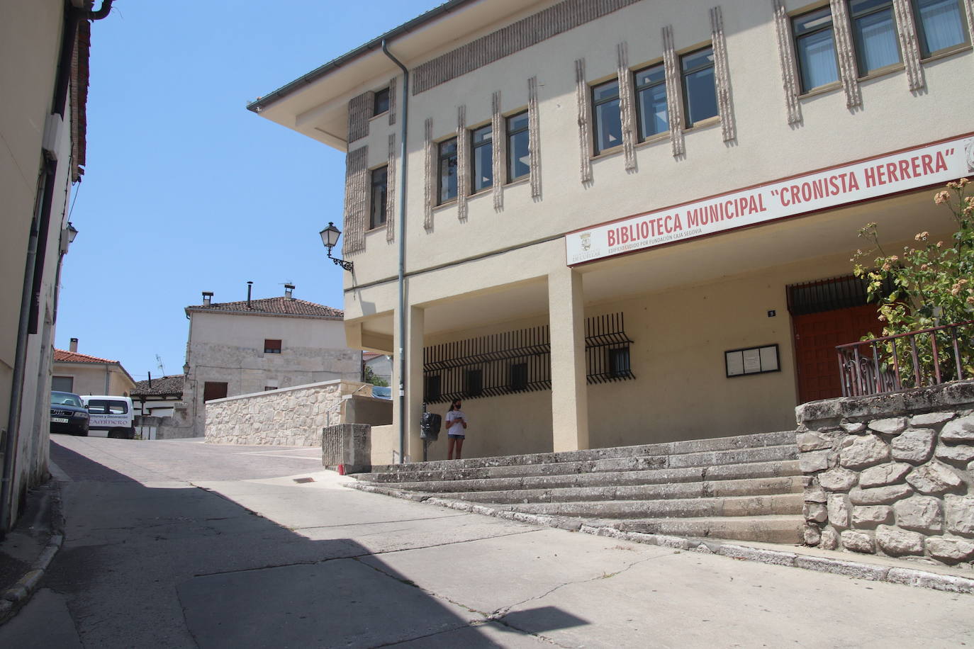 Zona de escaleras de la biblioteca y entronque con las ya finalizadas obras de la segunda fase. 