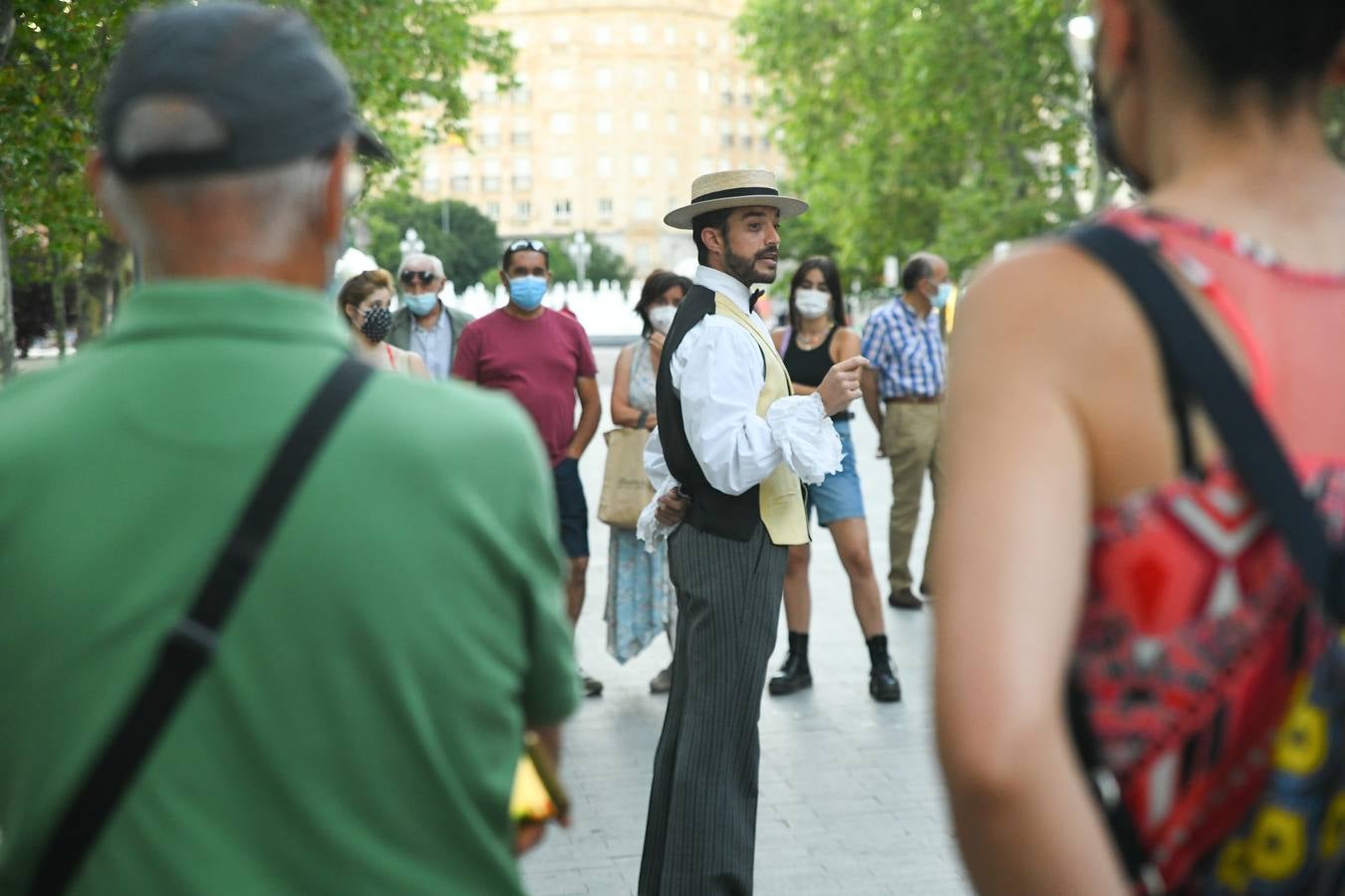 Fotos: Visita teatralizada por Valladolid para conocer la historia del Teatro Pradera