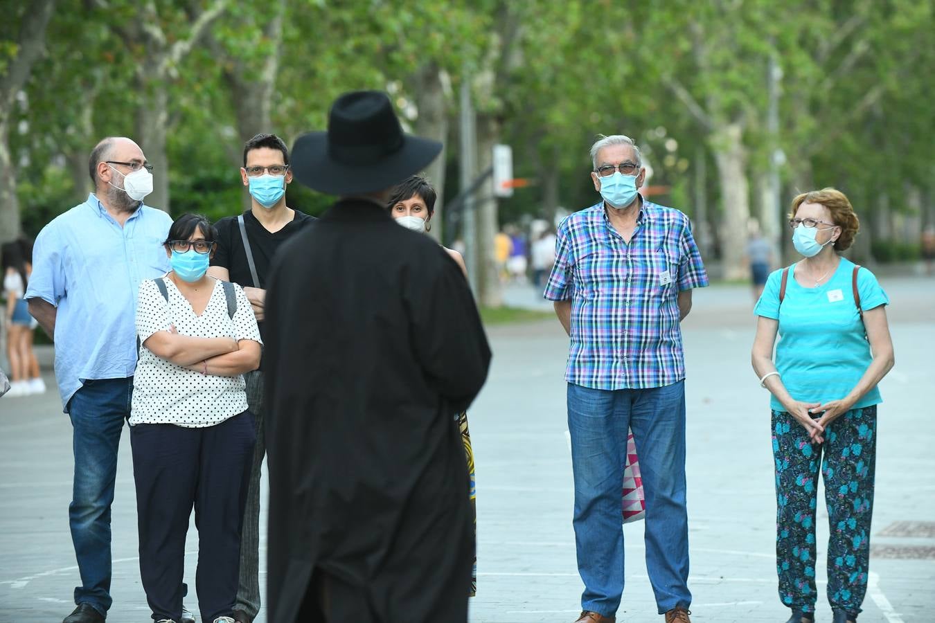 Fotos: Visita teatralizada por Valladolid para conocer la historia del Teatro Pradera