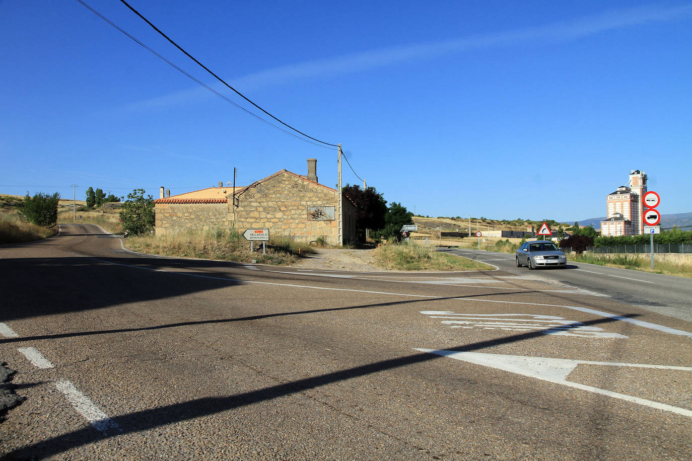 Cruce de la CL-607 a la altura de San Pedro Abanto.