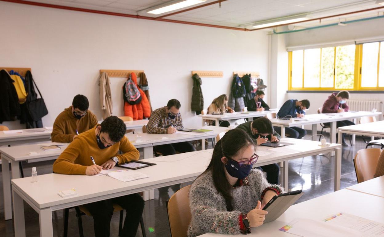 Alumnos del programa Unidiversidad en clase. 