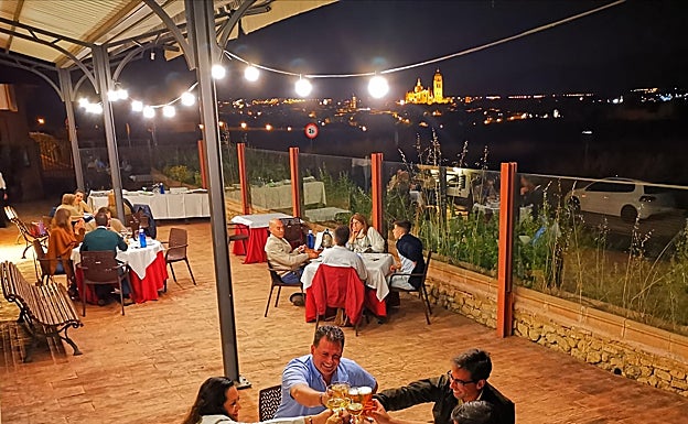 Terraza vagón del restaurante La Postal, donde se celebra la cena maridaje