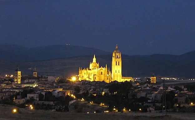 Vistas nocturnas de Segovia desde el restaurante La Postal