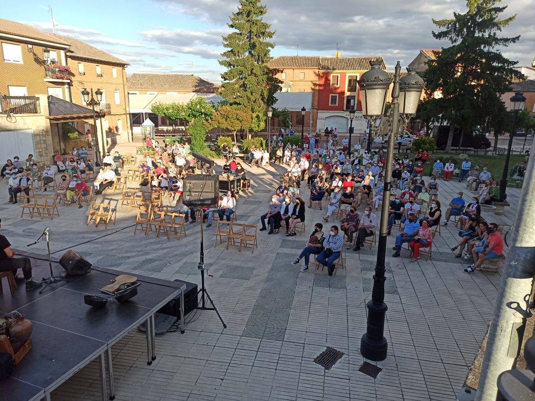 La plaza de Osorno, durante el concierto de Mayalde. 