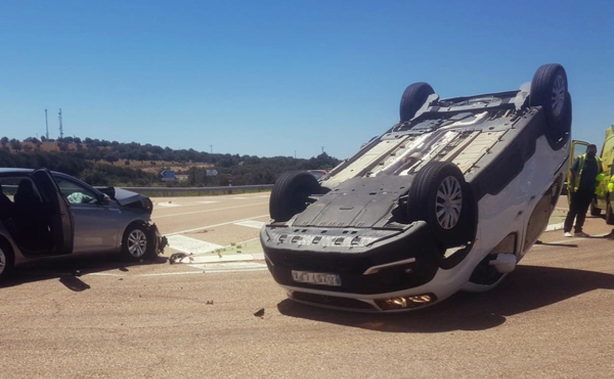 Colisión entre dos vehículos en la N-620, en el kilómetro 280, en el cruce de San Muñoz. 