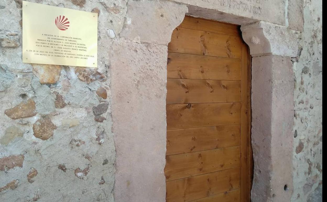 Foto de la puerta tras su reapertura.