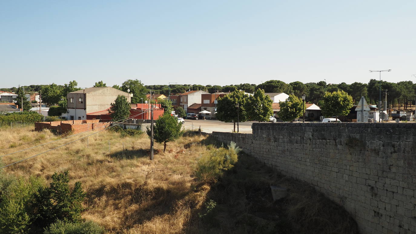 Desde el año 1960 se considera barrio de Valladolid, a pesar de situarse a exactamente 11 kilómetros de la capital