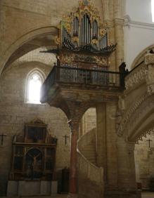 Imagen secundaria 2 - Ariba, piraguas en el río en Villaumbrales. Abajo, 'gymkana' infantil en el Museo del Canal y órgano de la iglesia parroquial de Támara. 