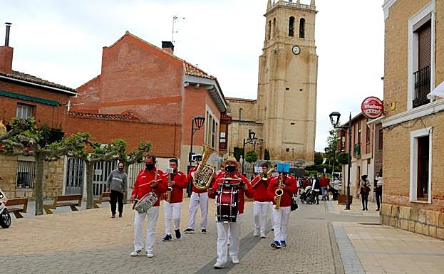 Las charangas de la localidad amenizan los distintos actos festivos. 