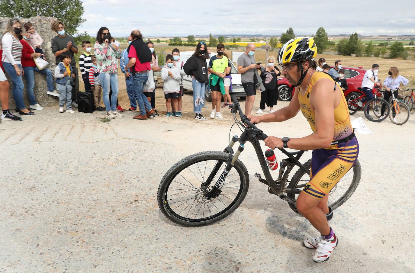 Fotos: Jaime Izquierdo y Laura Fernández se imponen en el Triatlón de Piña de Campos