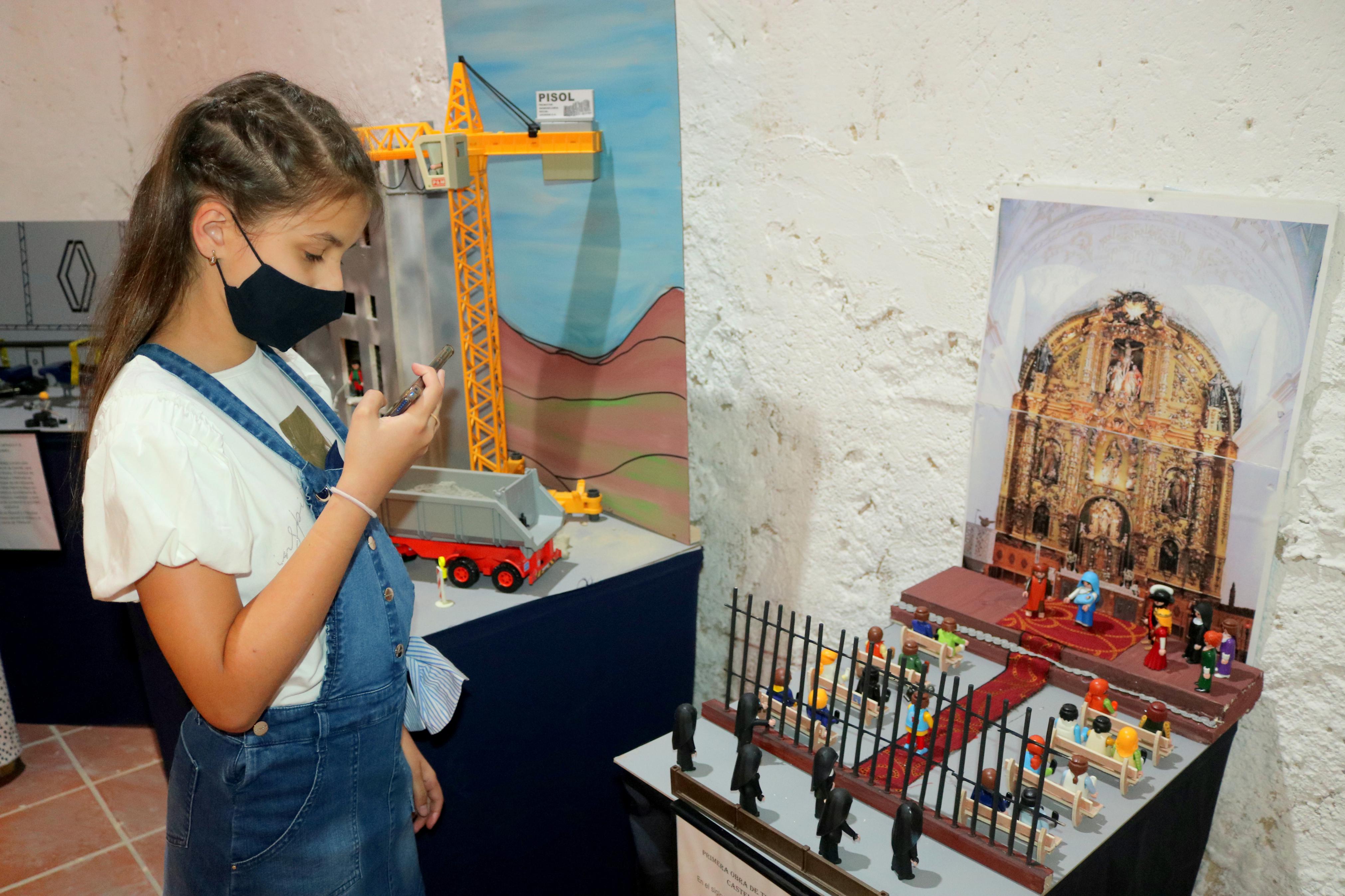 La exposición organizada por la Asociación 'Villaclick' puede visitarse en el Palacio de la Reina del Monasterio de Santa Clara de Calabazanos