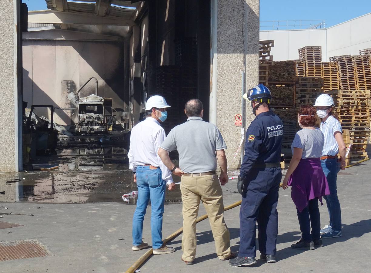 Fotos: Incendio en una empresa de palés del Polígono de San Cristóbal de Valladolid