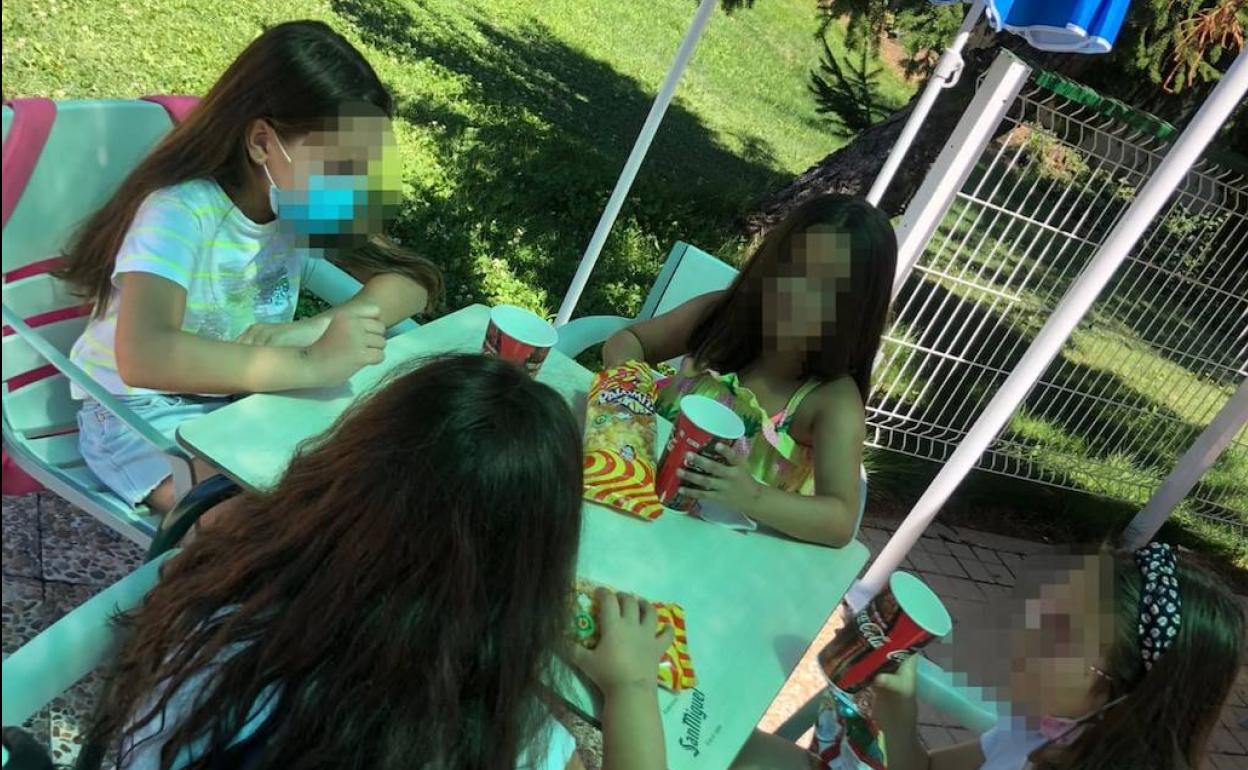 La fiesta de despedida se celebró en la piscina. 