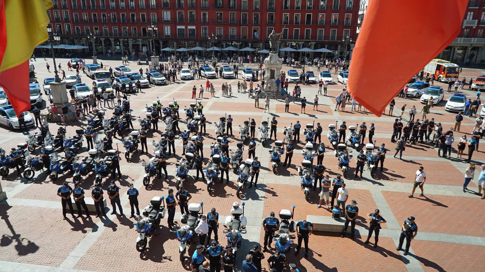 Fotos: Acto de homenaje al polícía fallecido en acto de servicio en Valladolid