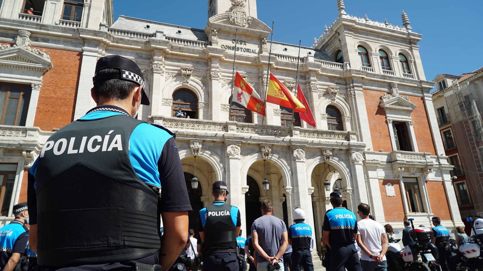 Fotos: Acto de homenaje al polícía fallecido en acto de servicio en Valladolid