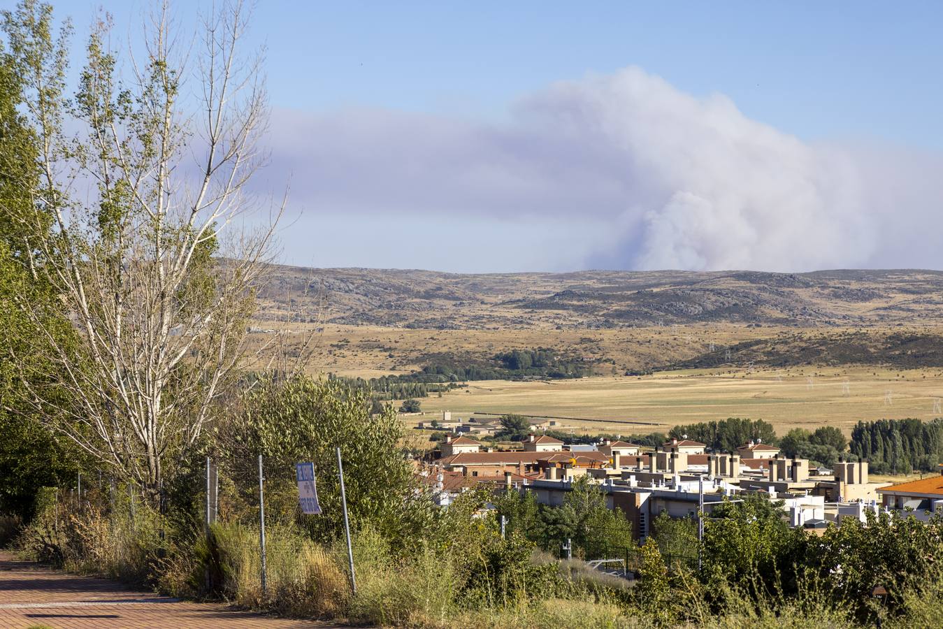 Fotos: Incendio en la localidad abulense de El Tiemblo