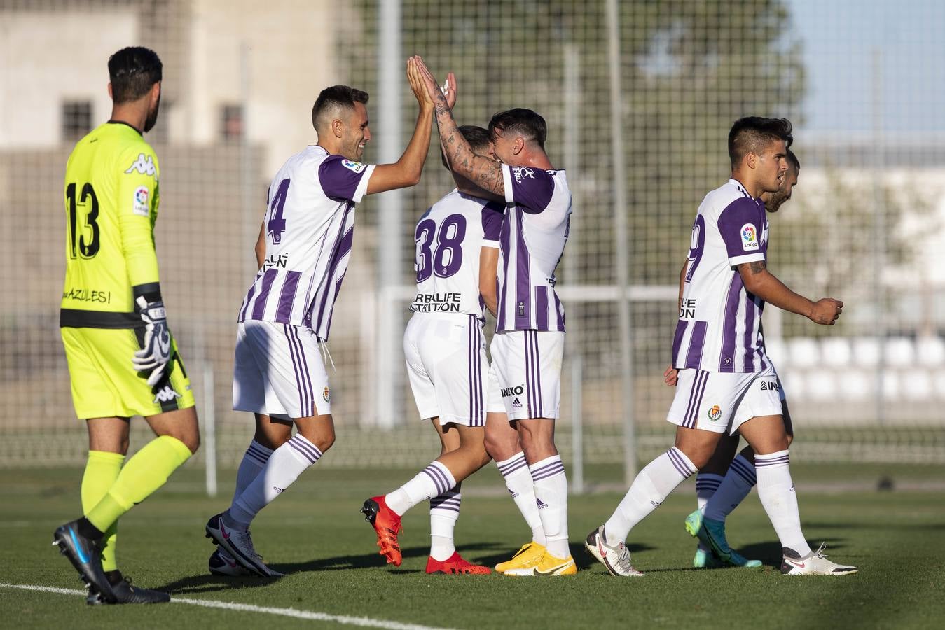 Fotos: El Real Valladolid se lleva el Trofeo de Zaratán en los penaltis (2-2)