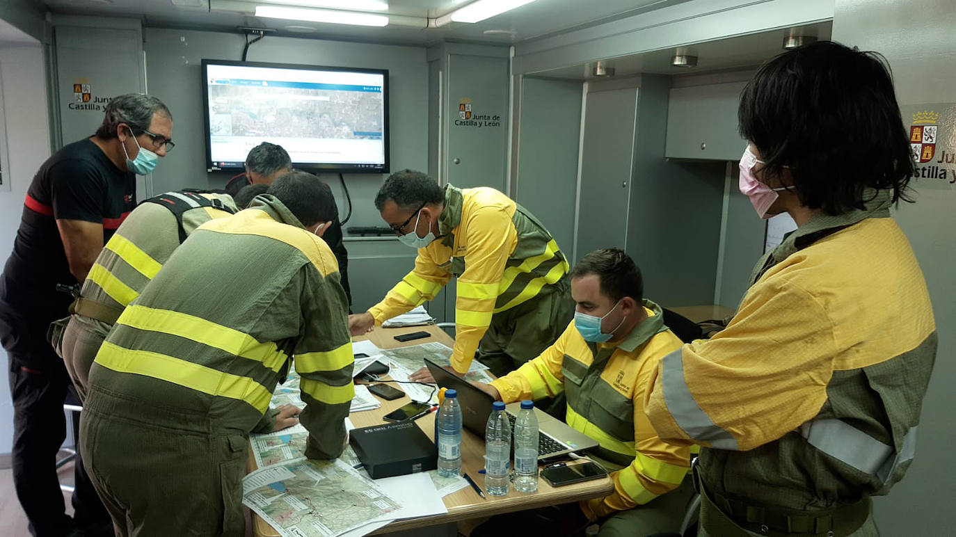 Fotos: Segundo día en el incendio de El Tiemblo, Ávila