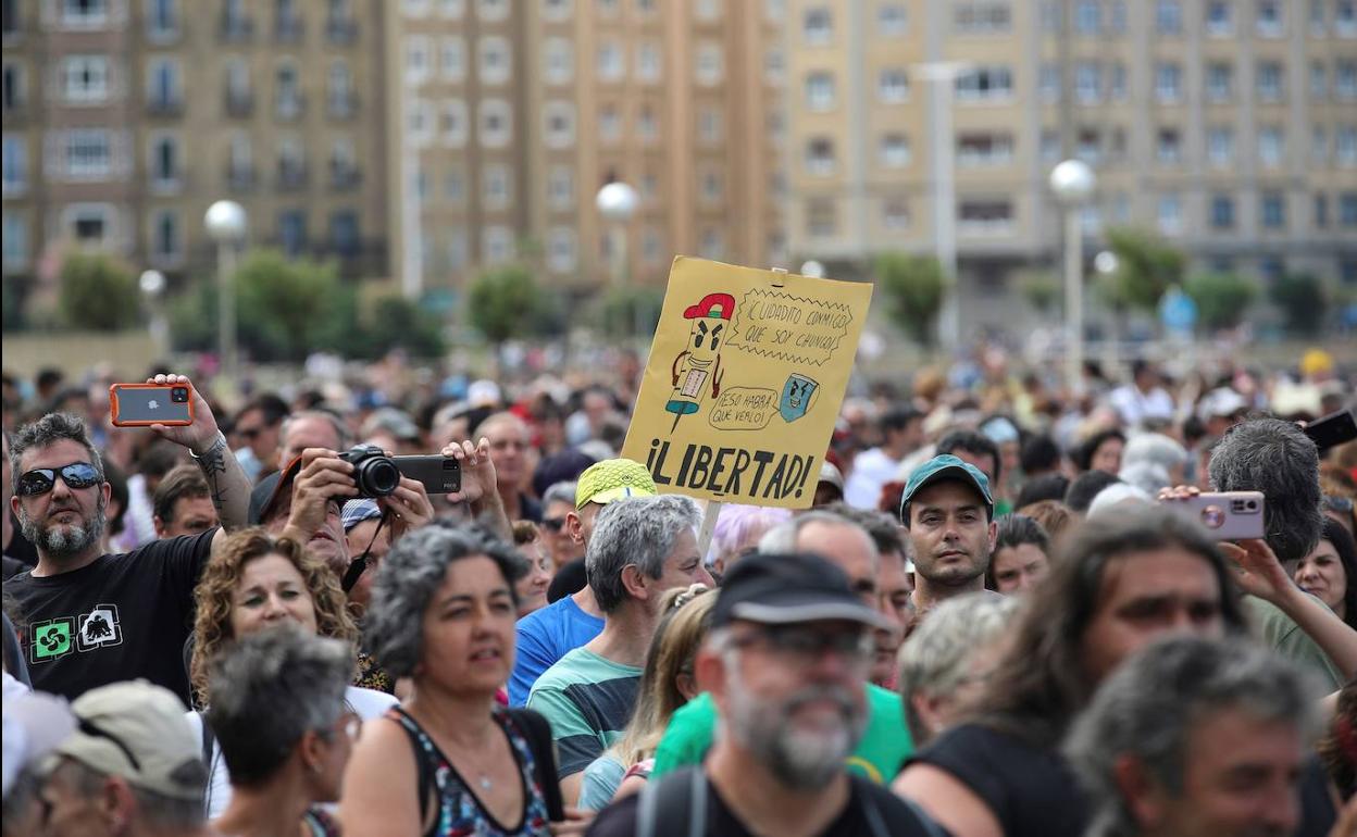 Concentración de negacionistas en San Sebastián.