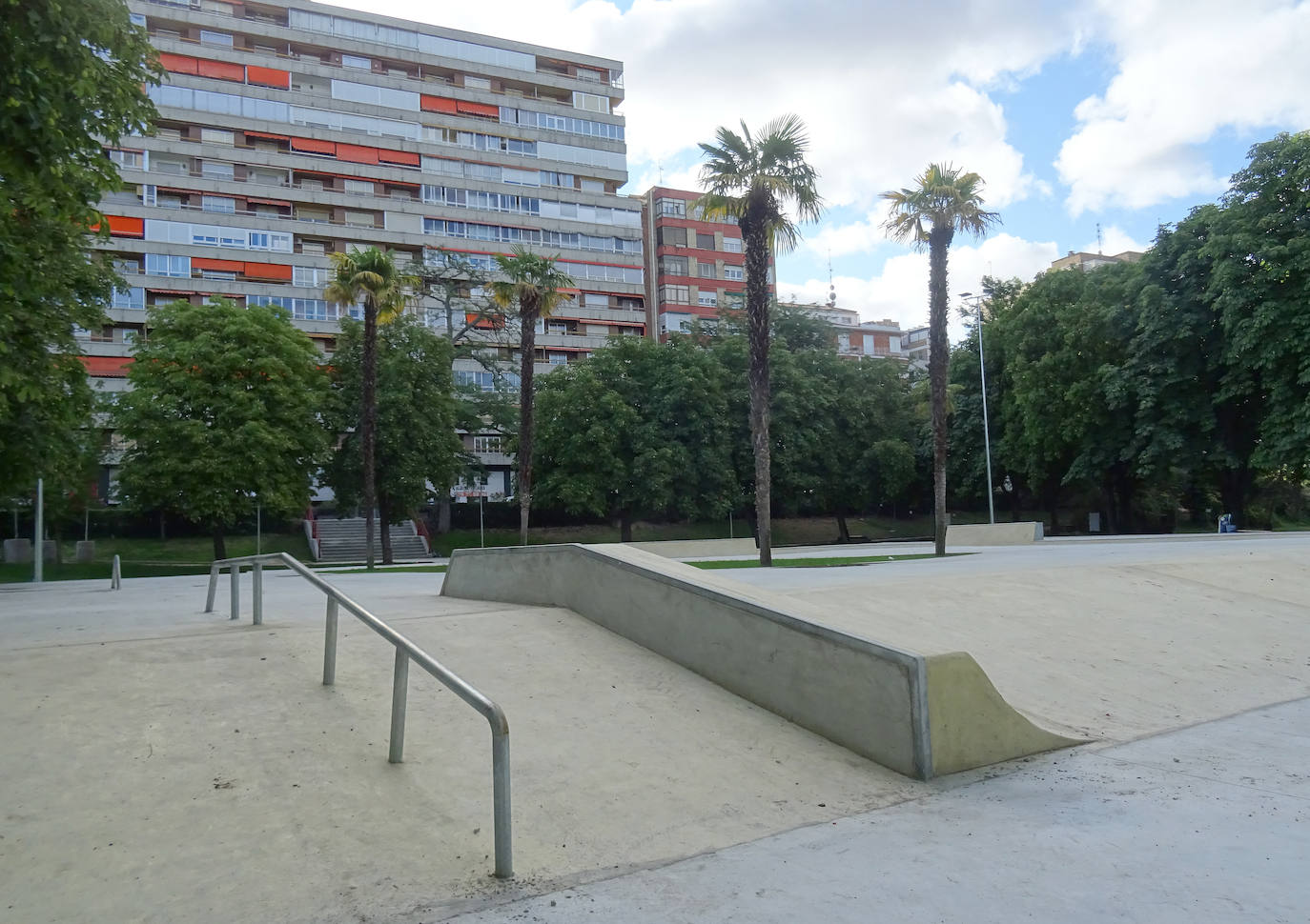 Fotos: Pintadas en el skate park de de La Rosaleda