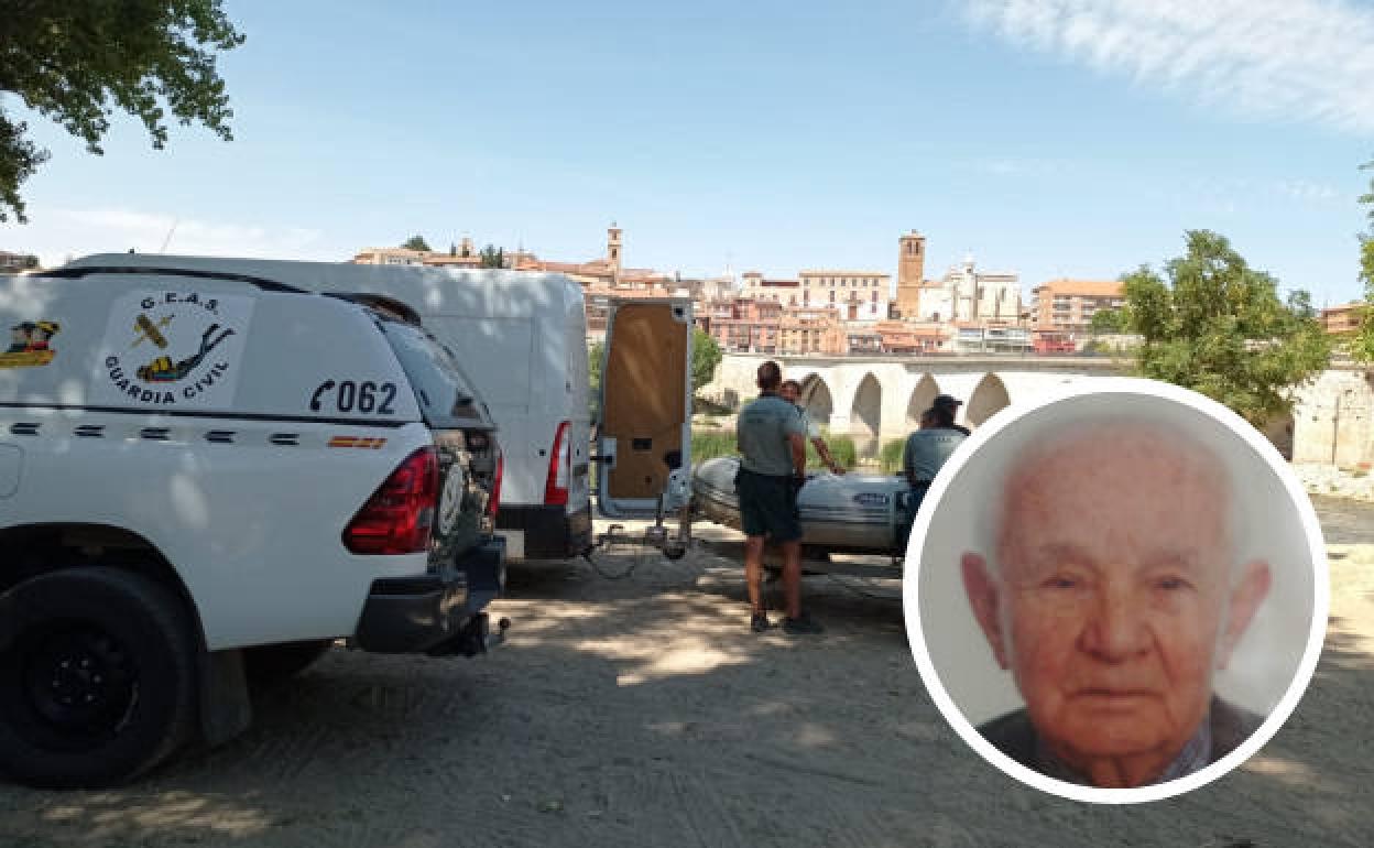 Lanchas de la Guardia Civil. este lunes en Tordesillas. En pequeño, imagen del anciano desaparecido. 