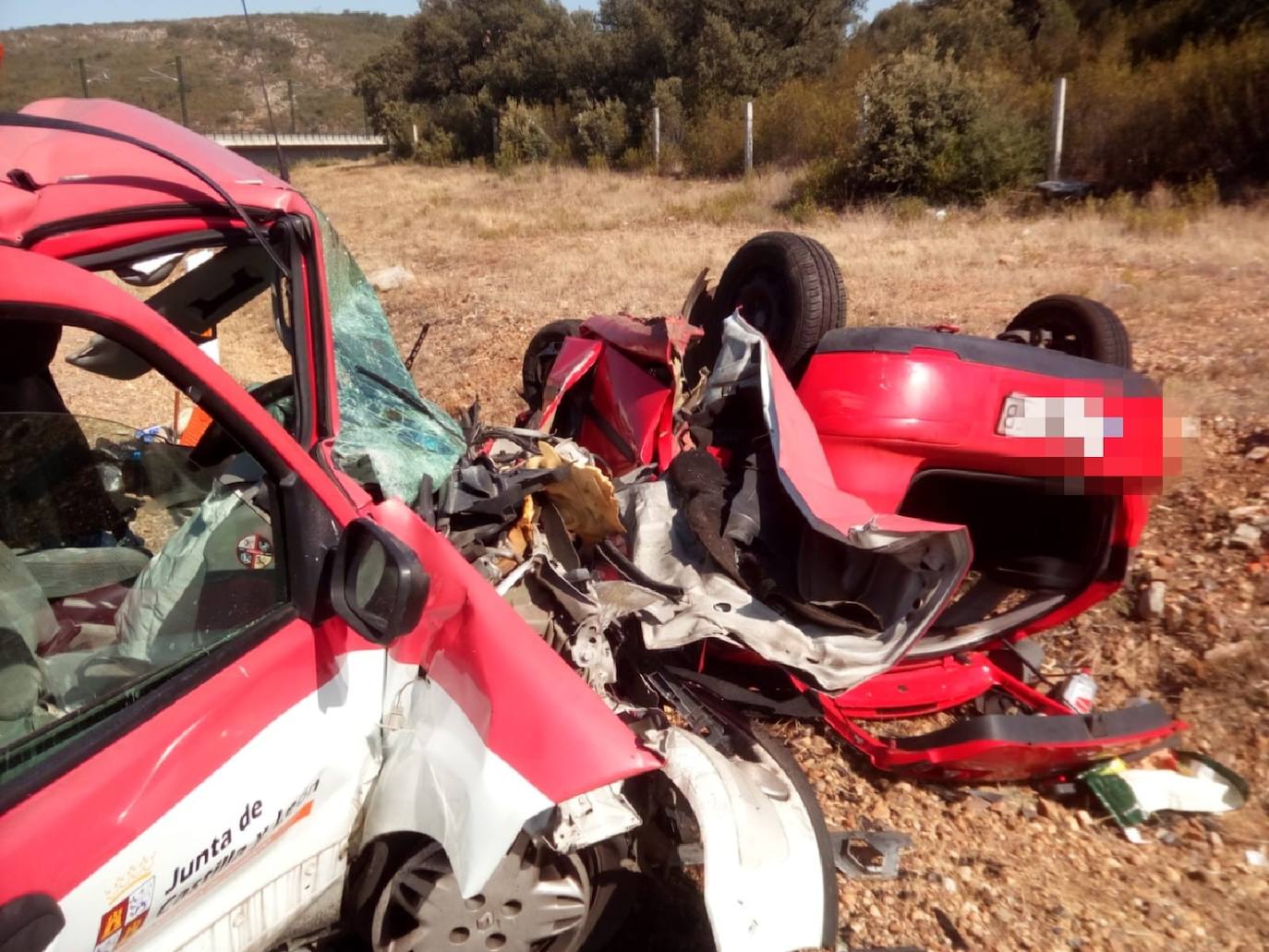 Fotos: Dos fallecidos y tres heridos en un choque frontal en Zamora