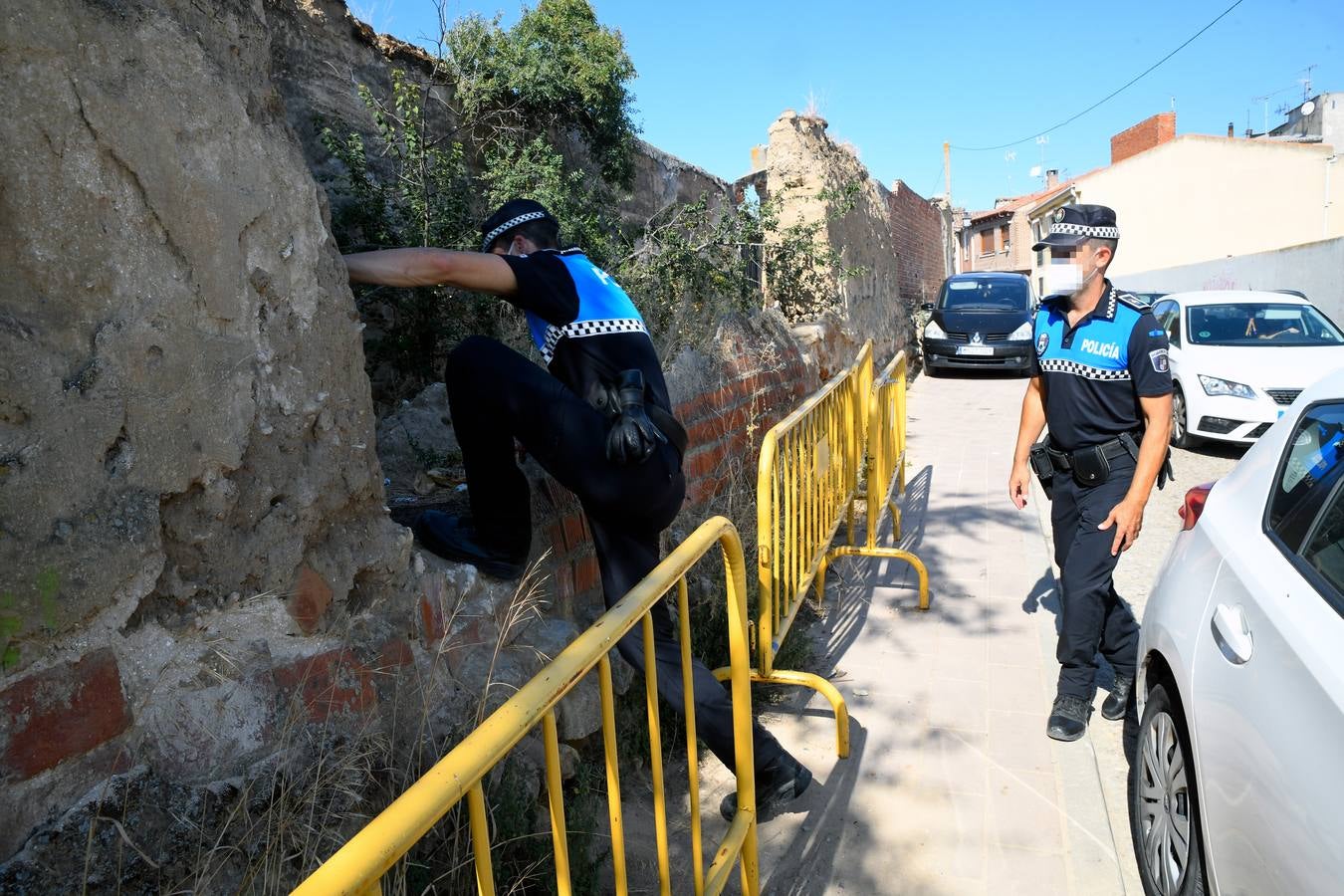 Fotos: La Policía Local de Tordesillas busca a al anciano desaparecido en el antiguo hospital Mater Dei