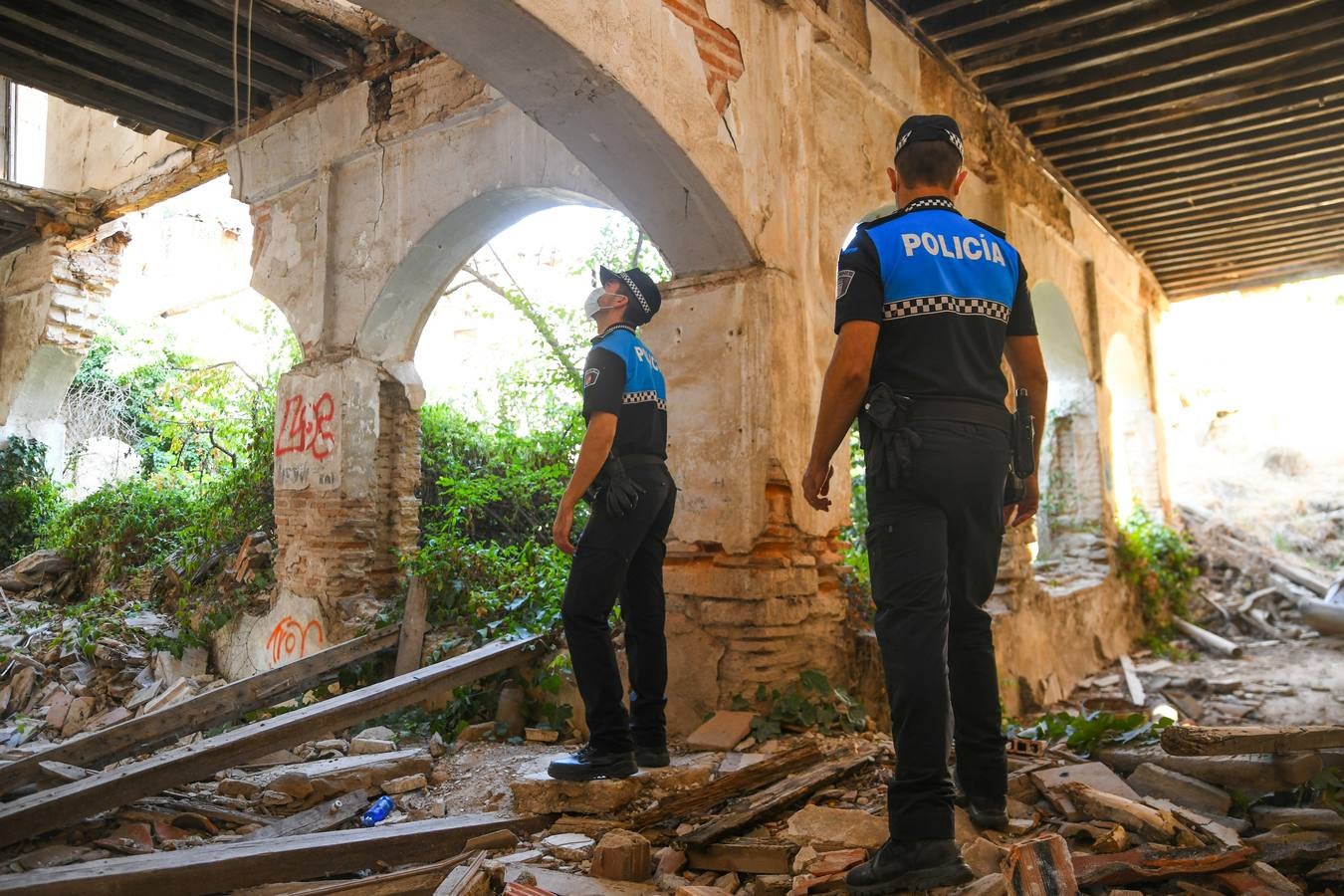 Fotos: La Policía Local de Tordesillas busca a al anciano desaparecido en el antiguo hospital Mater Dei