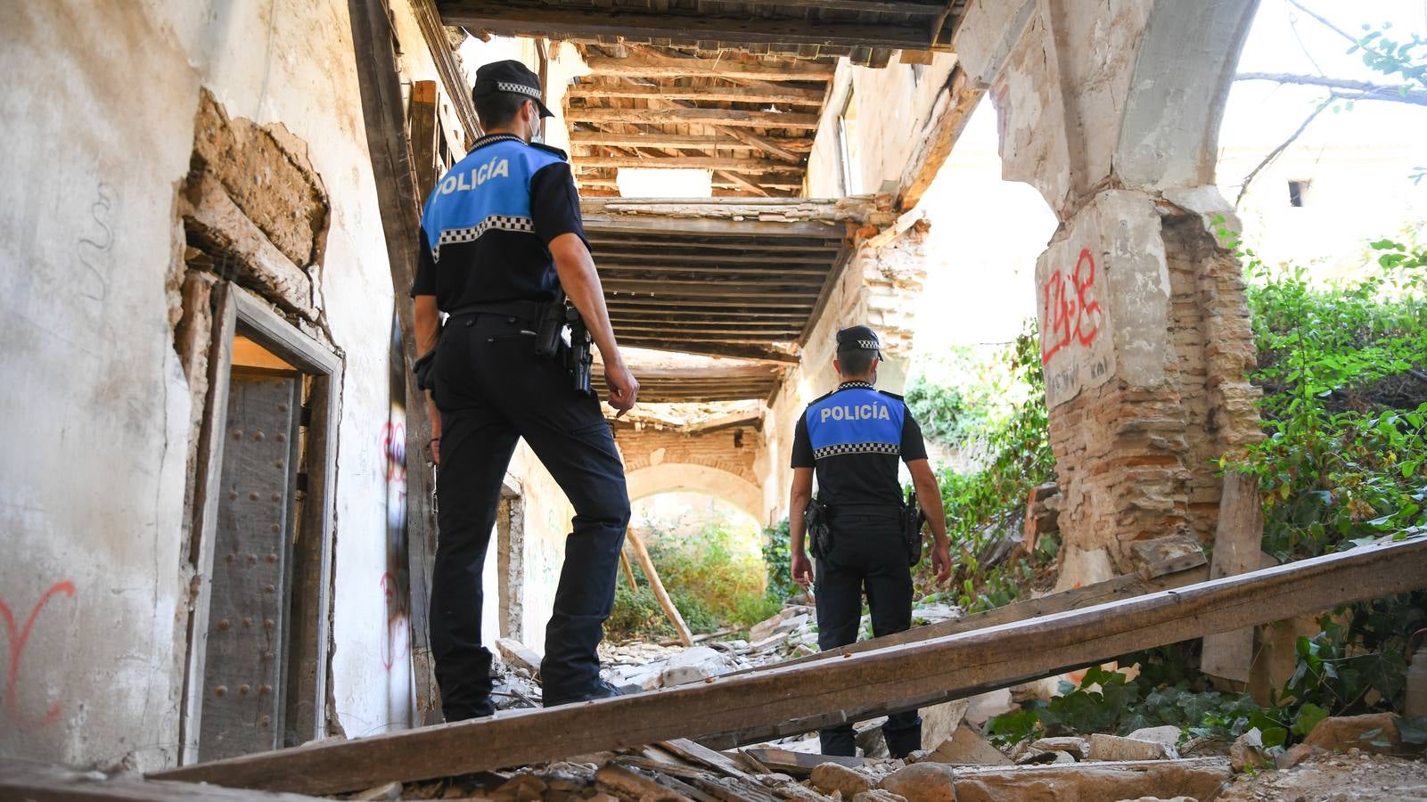 Fotos: La Policía Local de Tordesillas busca a al anciano desaparecido en el antiguo hospital Mater Dei