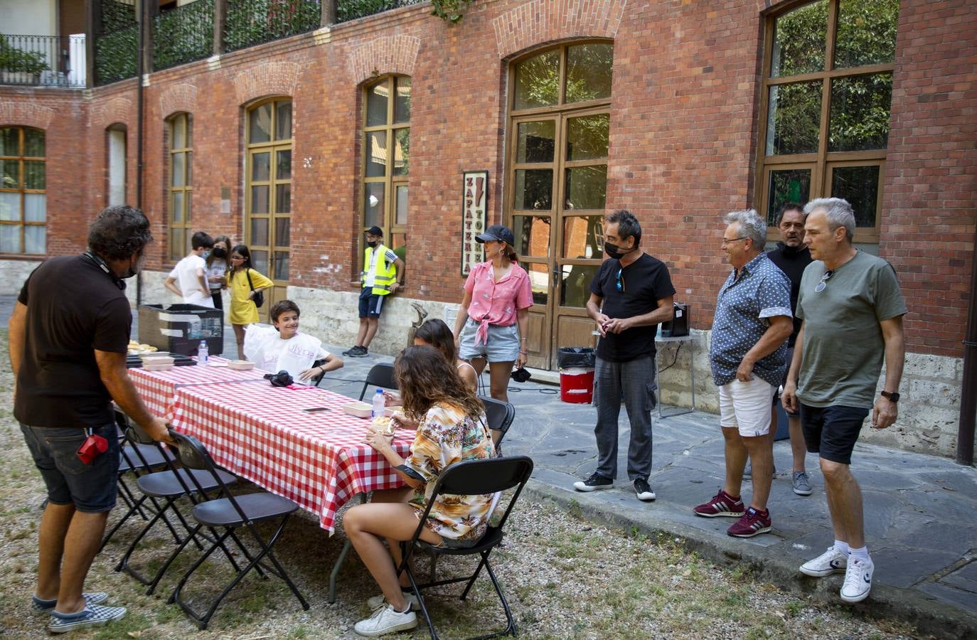 Fotos: Los integrantes de la banda Hombres G visitan Valladolid