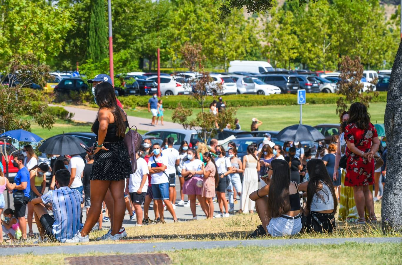 Fotos: Colas de vacunación contra la covid en Valladolid bajo un intenso calor