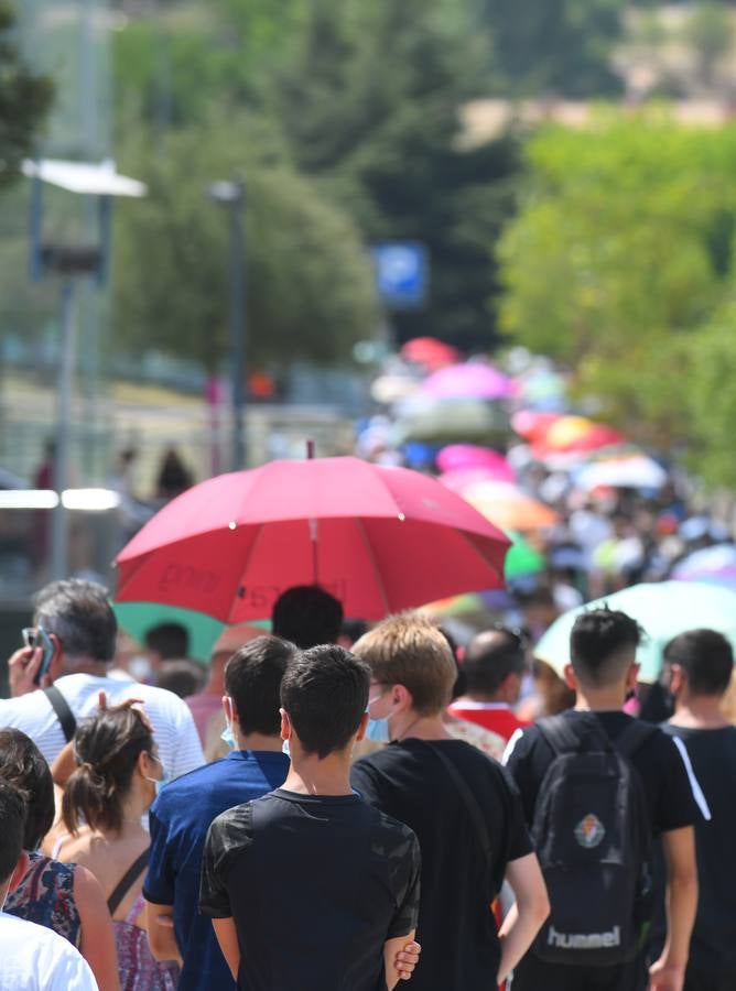 Fotos: Colas de vacunación contra la covid en Valladolid bajo un intenso calor