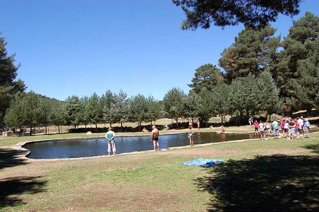 Piscina natural de Hoyos del Espino (Ávila)