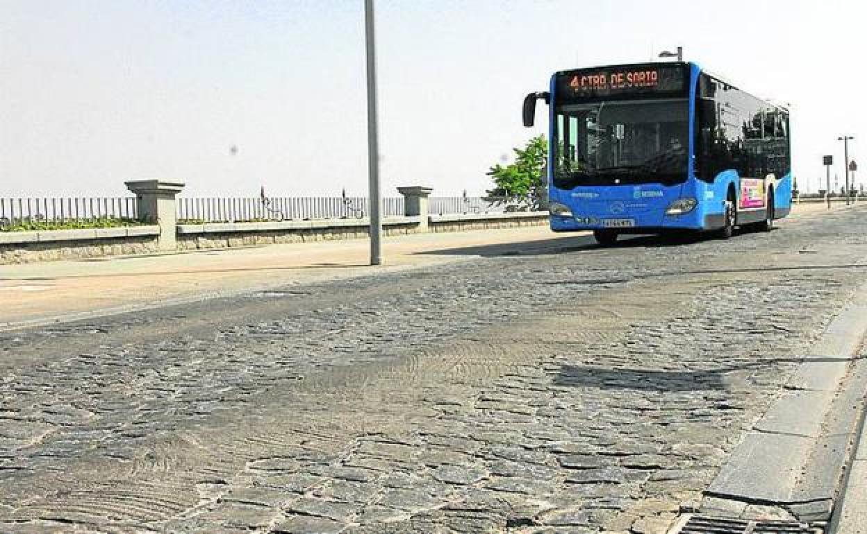 Pavimento de la avenida Padre Claret. 