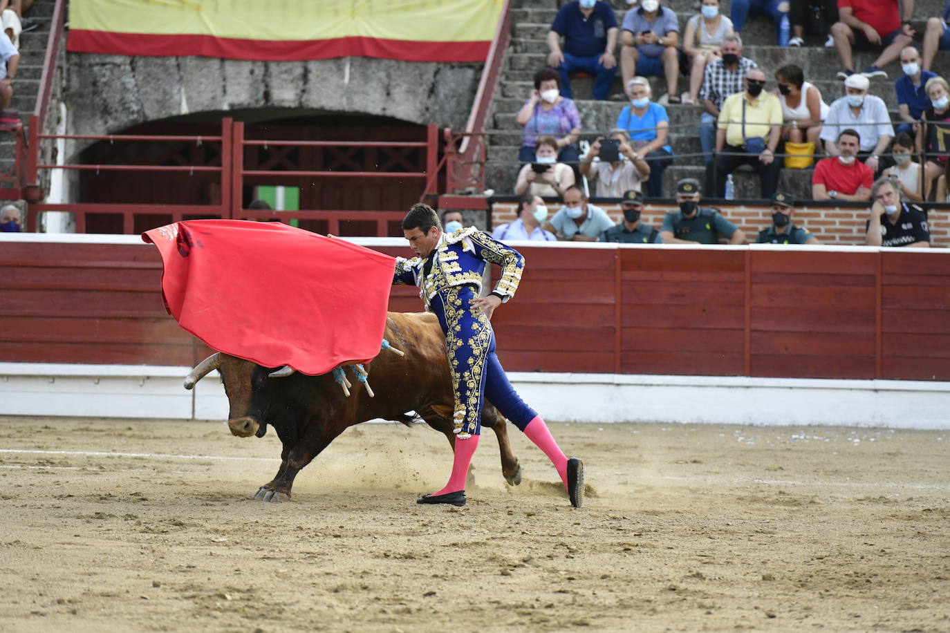 Imágenes de la corrida de este viernes en El Espinar.