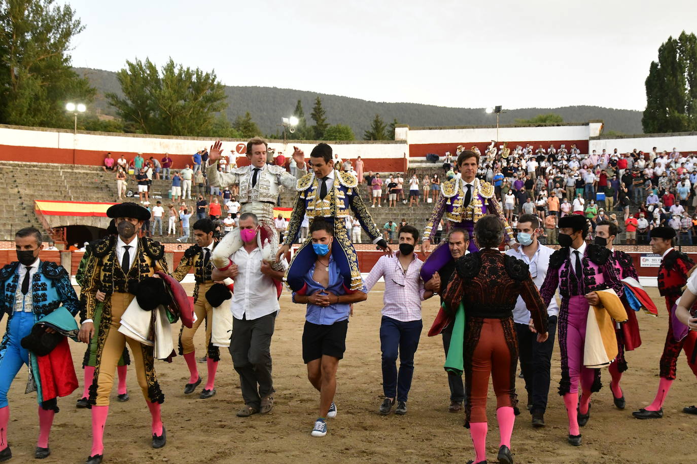 Imágenes de la corrida de este viernes en El Espinar.