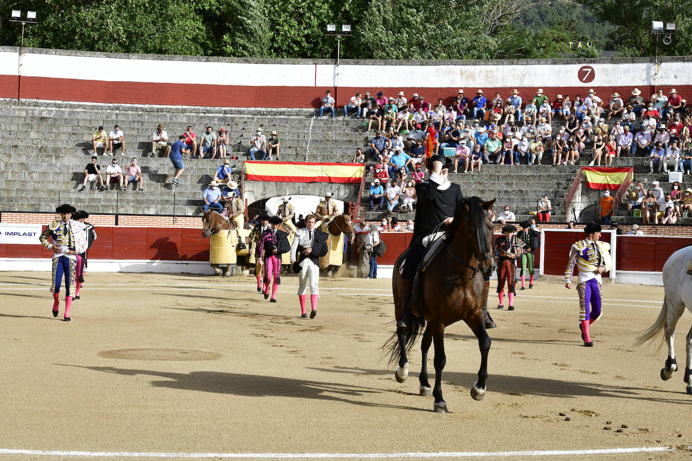 Imágenes de la corrida de este viernes en El Espinar.
