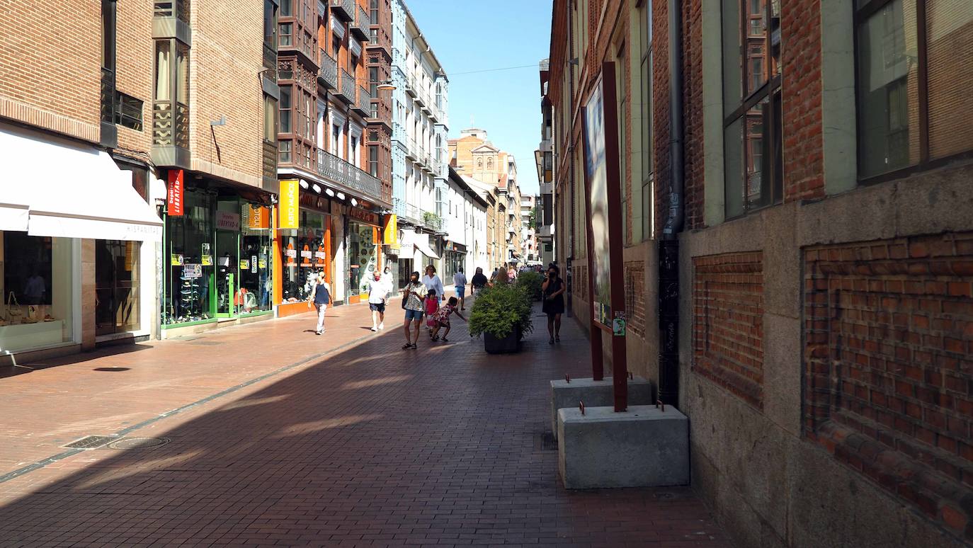 Entre los monumentos más importantes de este barrio se encuentran plaza Mayor, plaza Zorrilla o plaza España, entre otros