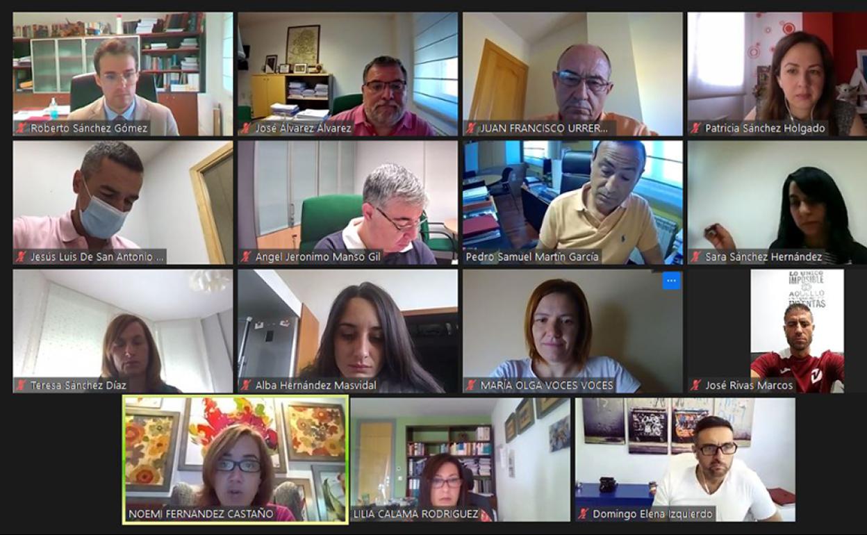 Pleno extraordinario celebrado ayer de forma telemática en Carbajosa de la Sagrada,