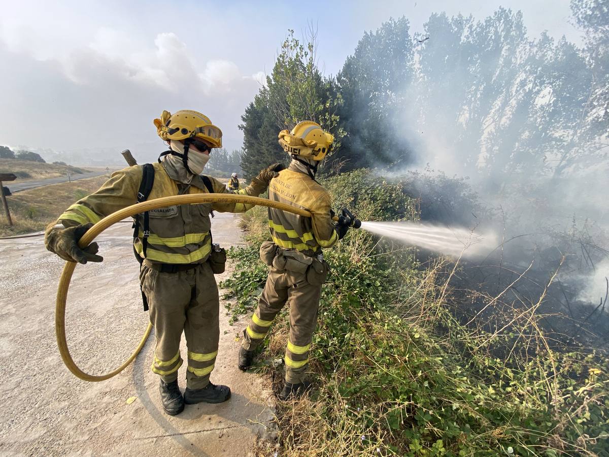 Fotos: El incendio forestal de Navalacruz obliga a desalojar varios pueblos de Ávila