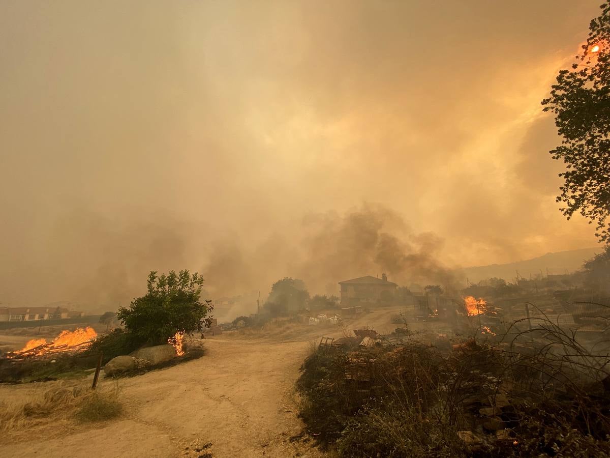 Fotos: El incendio forestal de Navalacruz obliga a desalojar varios pueblos de Ávila