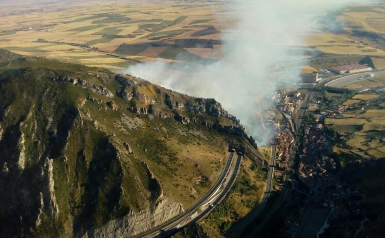 Burgos: Un incendio de nivel 2 en Pancorbo obliga a cortar la N-I