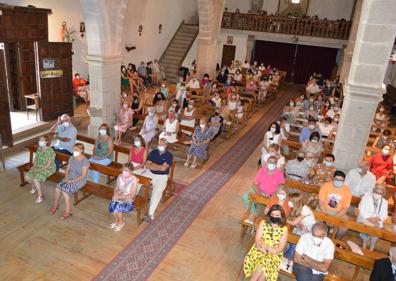 Imagen secundaria 1 - Los vecinos de Linares de Riofrío celebran sus fiestas.